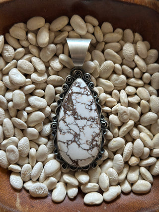 The Roamer Pendant