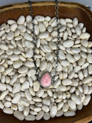The Pink Conch Teardrop necklace