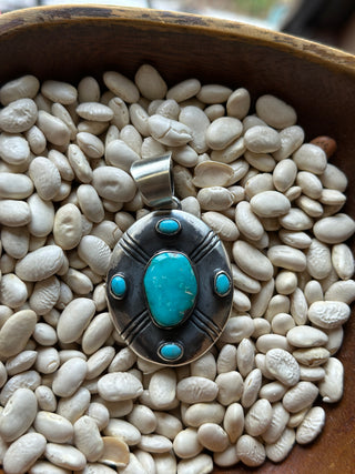 The Crested Pendant