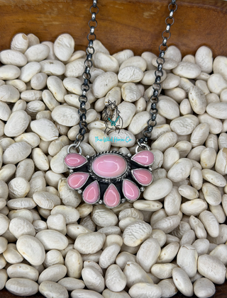 The Conch Cluster Necklace